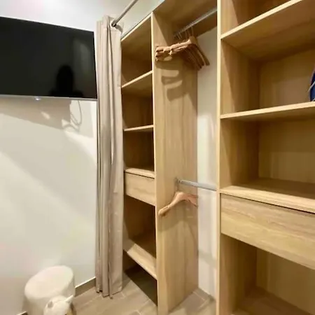 Centre Cannes, A Pied 아파트 *